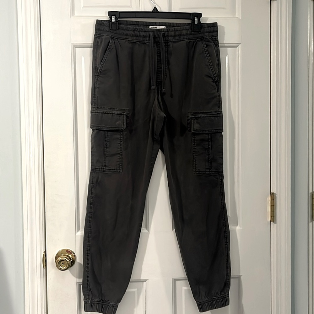 Sonoma brand men’s cotton cargo joggers in dark gray, size small